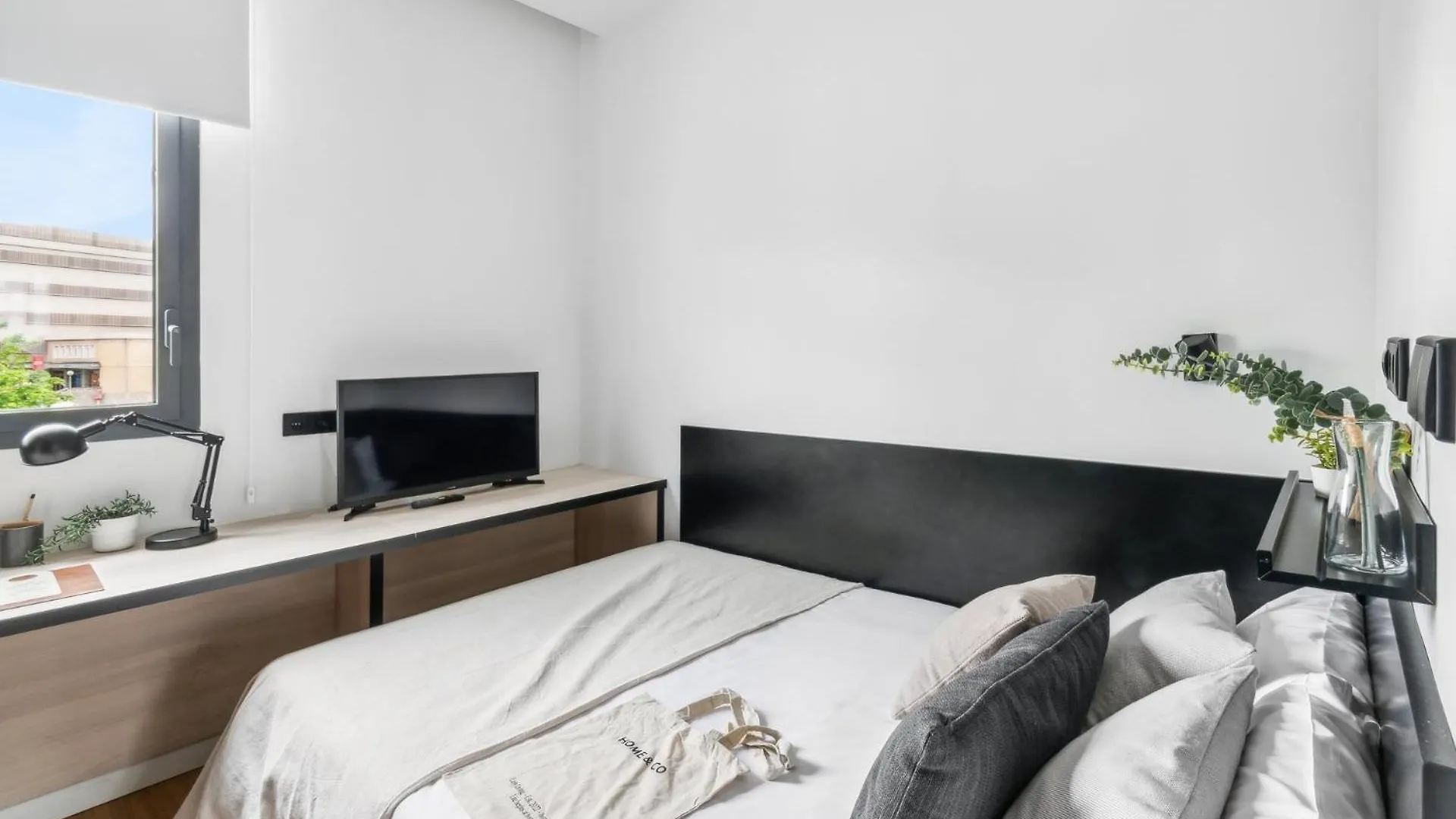 Hotel apartamentowy Home And Coliving Pampeluna